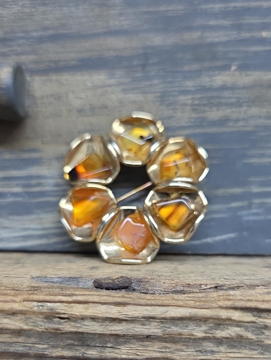 Jewelry - Vintage Brooch With Polished Agate Stones